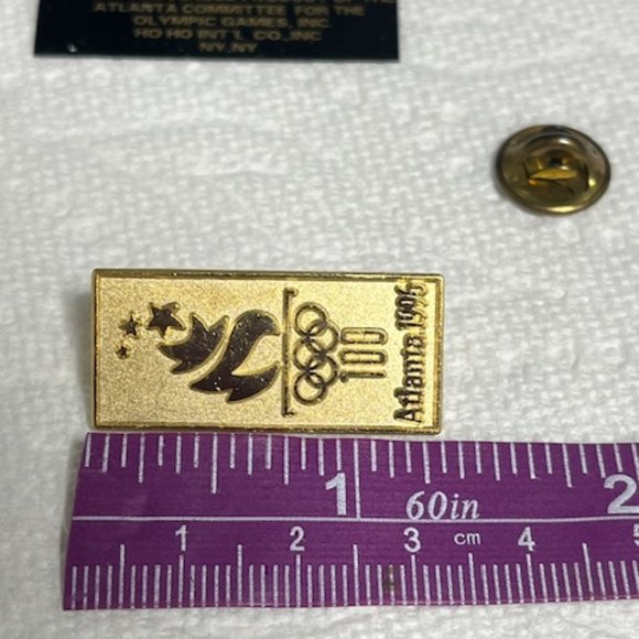 NEW VTG 1996 Atlanta Olympics Torch 100 Year Flame Gold Tone Lapel Hat Bag Pin - Picture 5 of 5